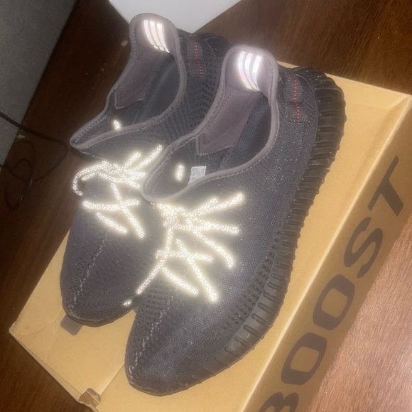 Yeezy boost 700 black